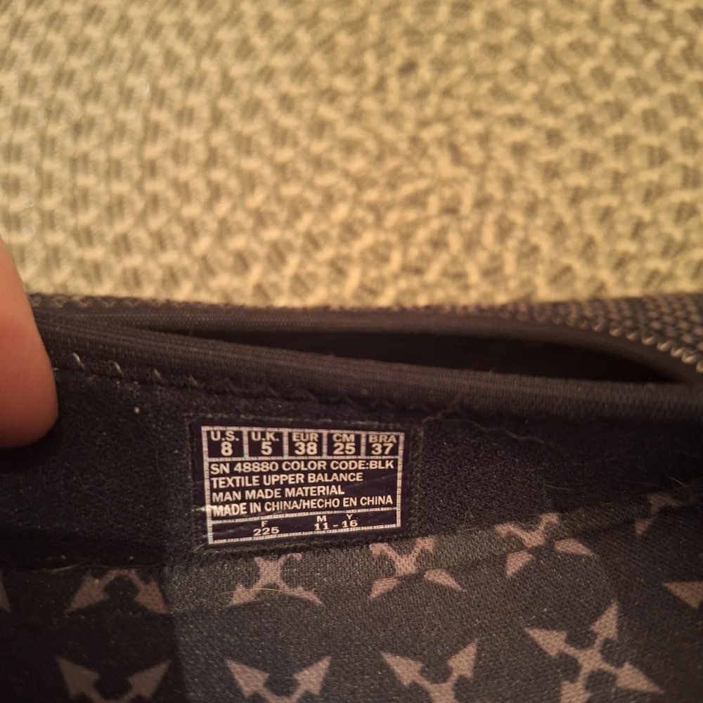 SKECHERS STRETCH FIT slip on round toe gray/black knit perfect for fall …